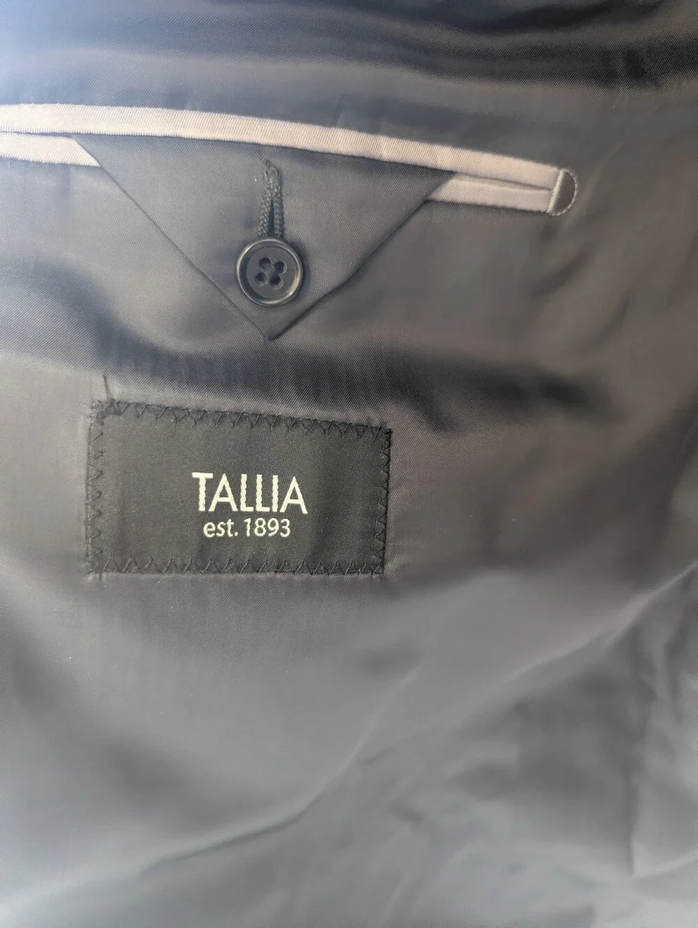 Tallia black pinstripe suit set /Joseph Abboud white dress shirt 46R Tailored
